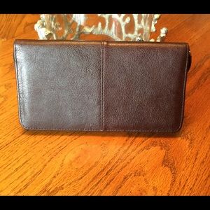 WILSON LEATHER TRAVEL WALLET